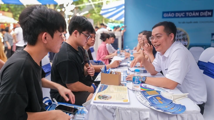 Tin tức sáng 20-7: Điểm chuẩn tuyển sinh đại học năm 2025 khó đoán; Yêu cầu cấp cứu nạn nhân tối đa
