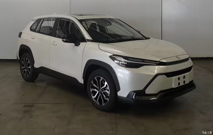 Toyota Corolla Cross có 'bản lạ': Ngoại hình như xe điện, mạnh hơn mẫu bán ở Việt Nam