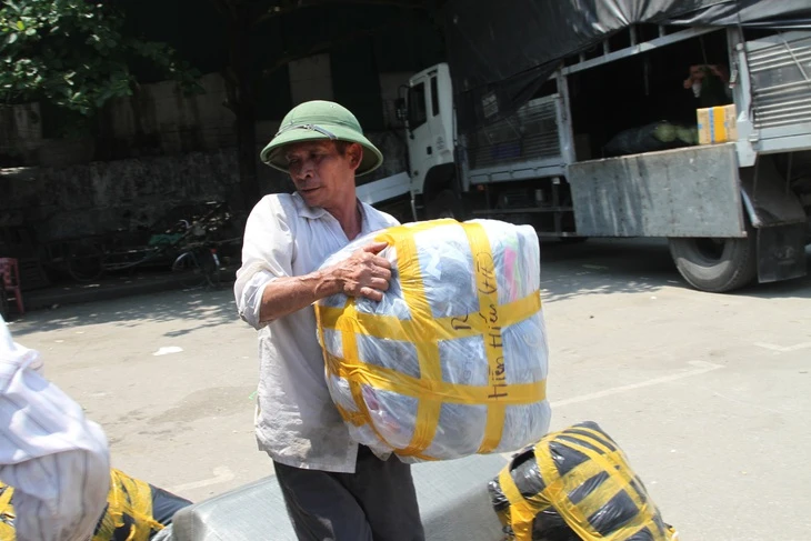 Thời tiết hôm nay 29-7: Miền Nam âm u, mưa dông; miền Bắc nắng gắt
