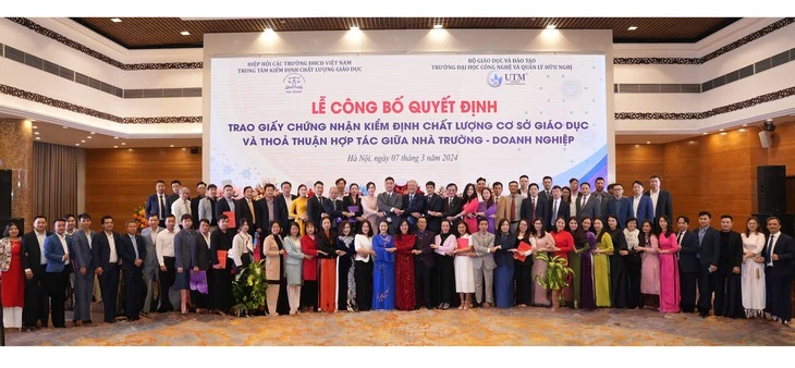 Trường đại học Công nghệ và Quản lý Hữu Nghị tặng laptop, miễn phí ký túc xá cho tân sinh viên