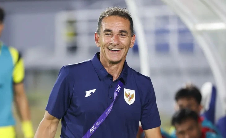 HLV đội U23 chê bai nền bóng đá Indonesia