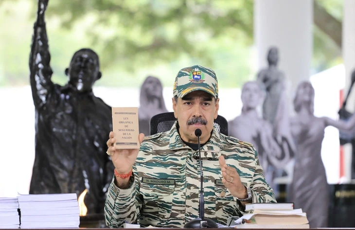Venezuela đưa 25.000 quân tới biên giới, chỉ trích Mỹ điều tàu ngầm hạt nhân