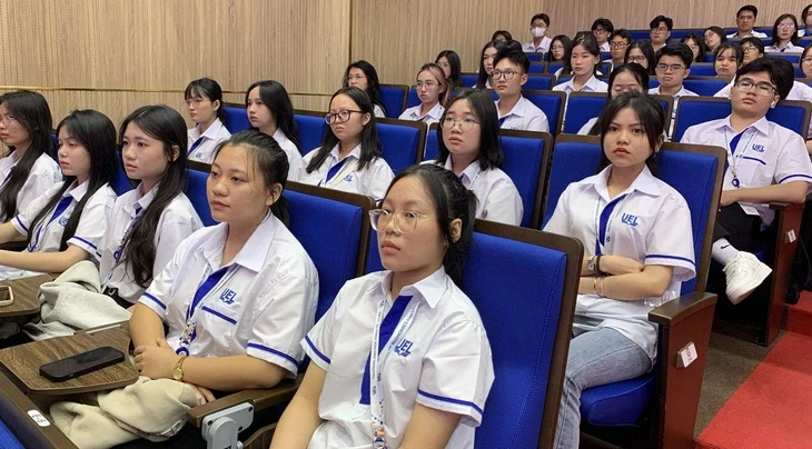 Tổng giám đốc ACB nói với sinh viên: 'AI không thay bạn, trừ khi bạn đứng yên'