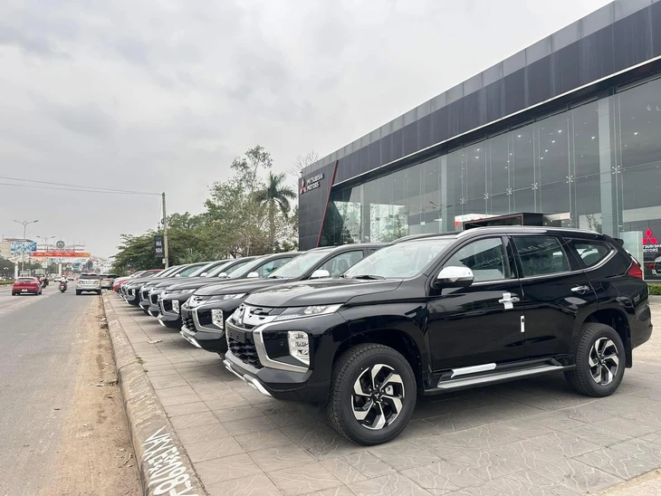 Mitsubishi Pajero Sport mới xuất hiện ở đại lý: Giá 1,18 tỉ đồng, máy V6, không ADAS, màn vẫn 7 inch