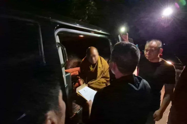 Nhà sư Thái Lan bị bắt với cáo buộc biển thủ tiền quyên góp