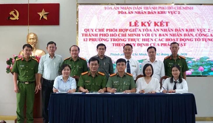 Có thẩm phán đến chung cư cao cấp tống đạt văn bản tố tụng nhưng không được vào