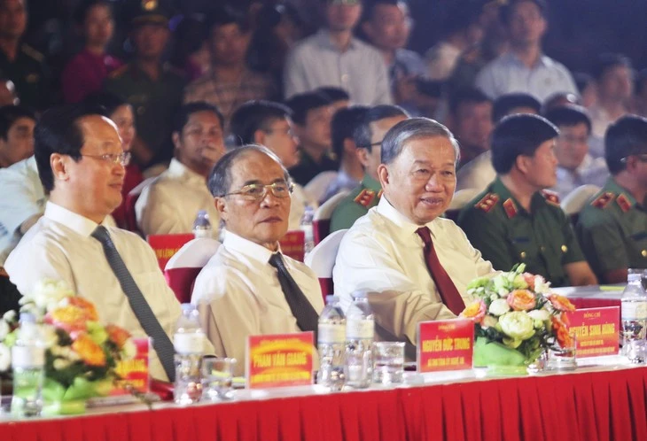 Tổng Bí thư Tô Lâm dự khai hội Làng Sen, khánh thành tượng Bác Hồ về thăm quê