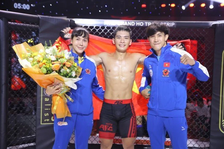 Duy Nhất tung đệ tử đấu võ sĩ Hàn Quốc ở HeatxAFC Warriors