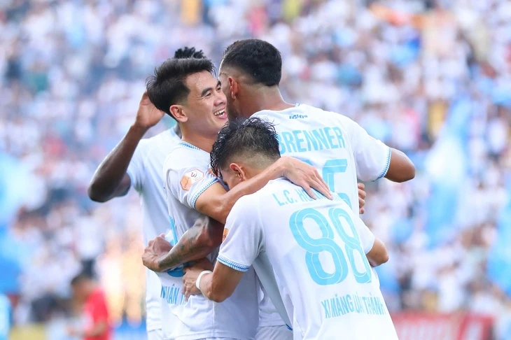 Kỳ lạ: Dù có nhiều ngoại binh chất lượng, V-League lại giảm giá