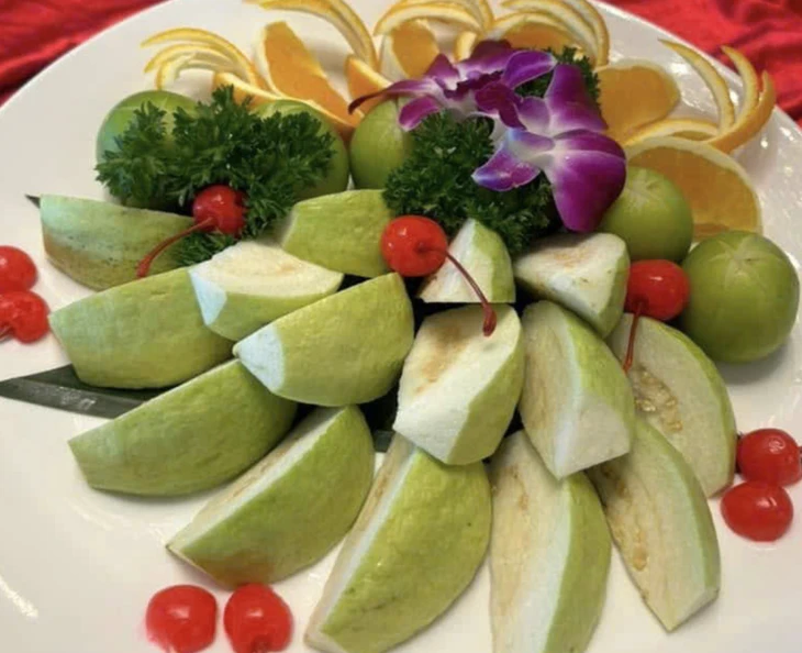 Ổi được ví như 'siêu trái cây', nhưng ai không nên ăn?