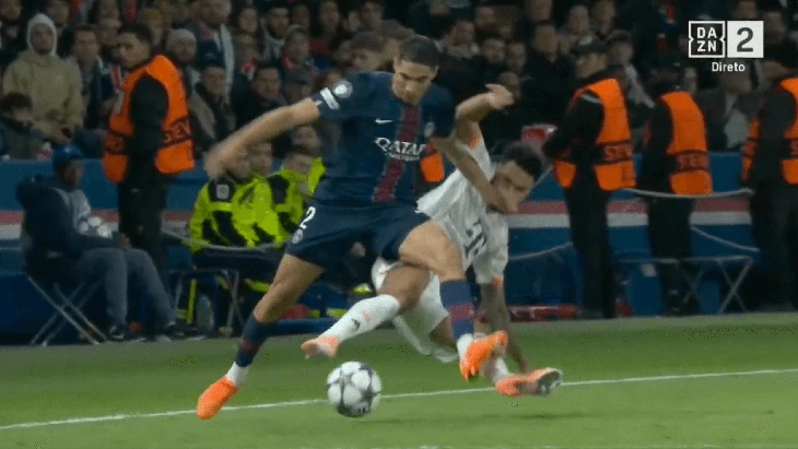 Hakimi bật khóc do đau đớn sau pha vào bóng triệt hạ của Diaz