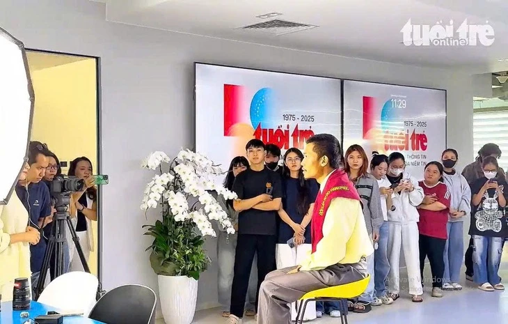 Học kỹ năng phỏng vấn, sinh viên 'vỡ oà' khi được giao lưu cùng đoàn làm phim Mưa đỏ