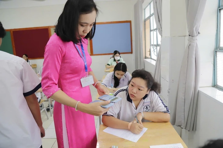 Ngày đầu chấm thi lớp 10 ở TP.HCM: Đã có điểm 10 môn toán
