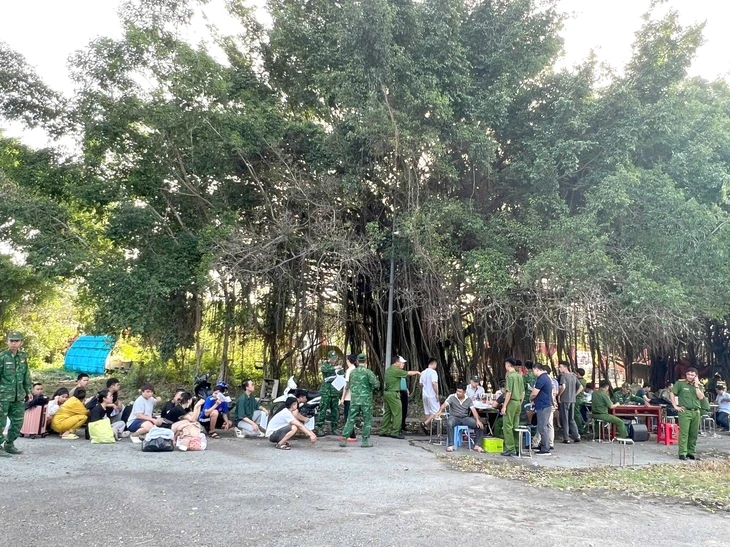 Người trẻ vẫn qua Campuchia làm 'việc nhẹ lương cao'