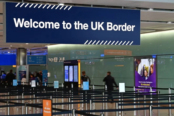Thủ tướng Anh cam kết siết chặt visa, cải tổ hệ thống nhập cư