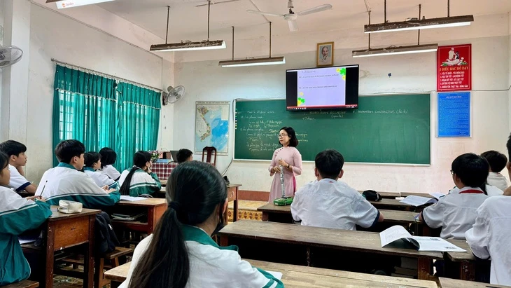 Buôn Ma Thuột tuyển đặc cách 36 giáo viên hợp đồng lâu năm