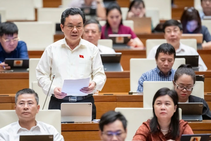 Đại biểu tranh luận viện phí, học phí cũng phải 'cõng' thêm thuế thu nhập doanh nghiệp