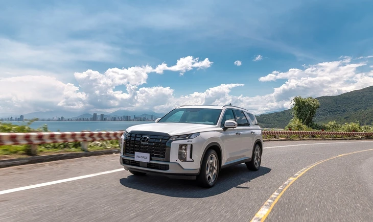 Tin tức giá xe: Hyundai Palisade giảm niêm yết tới 170 triệu, khởi điểm tiệm cận Ford Everest 'base'