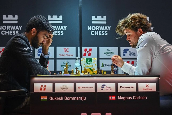 Carlsen đánh bại 'Vua cờ' Gukesh tại Giải cờ vua Na Uy