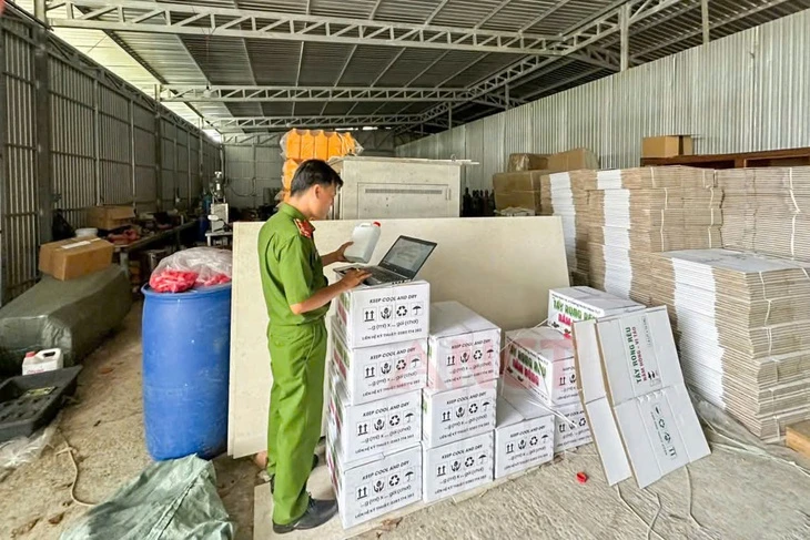 Phát hiện cơ sở sản xuất, pha chế phân bón nông nghiệp không có giấy chứng nhận đăng ký