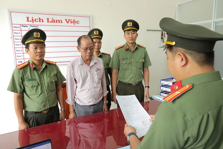 Bị bắt vì nhận 18 người nước ngoài cư trú, lao động bất hợp pháp