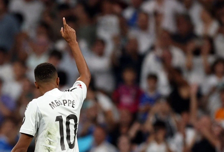 Mbappe có chiến thắng lời nguyền số 10?