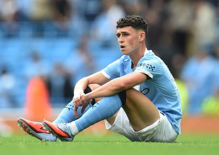 Phil Foden cười khó hiểu trong trận thua của Man City trước Tottenham