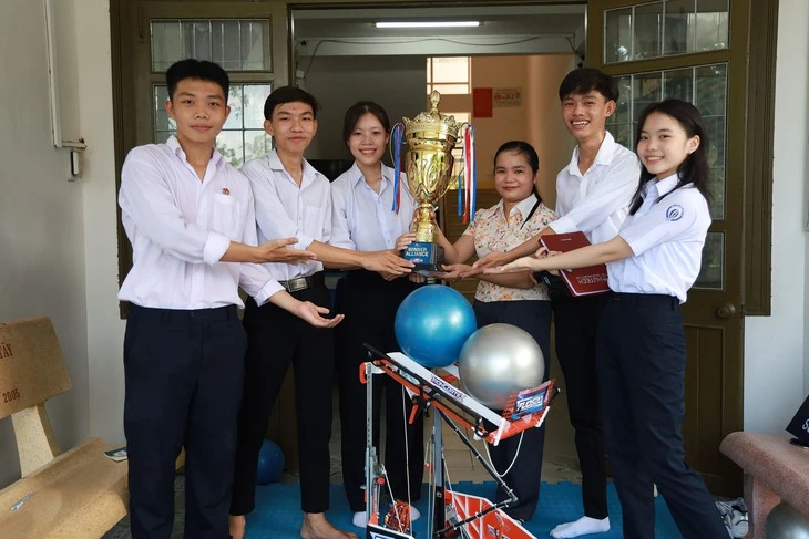 Những học sinh 'quê lúa' và ước muốn sáng tạo robot giúp nông dân