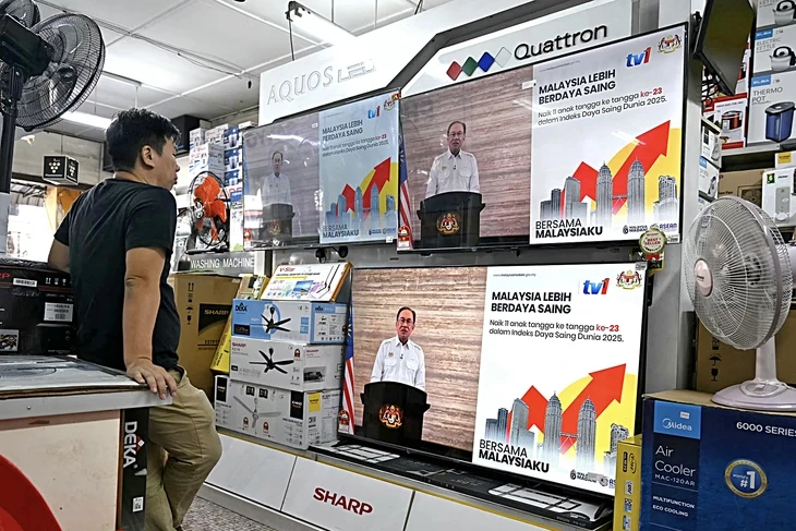 Đông Nam Á phát tiền để kích thích tiêu dùng