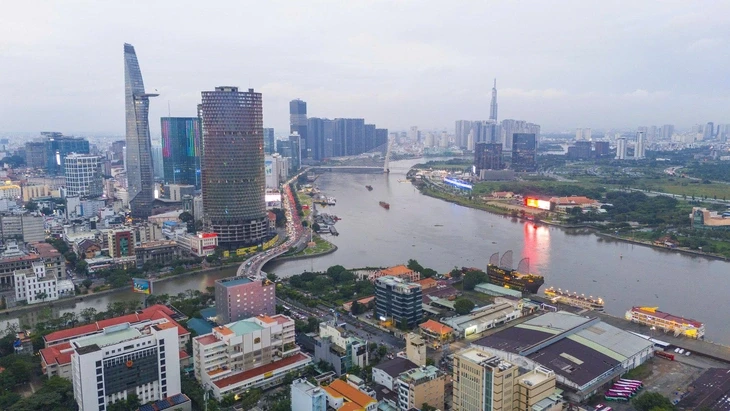 Từng bước lập trung tâm tài chính quốc tế