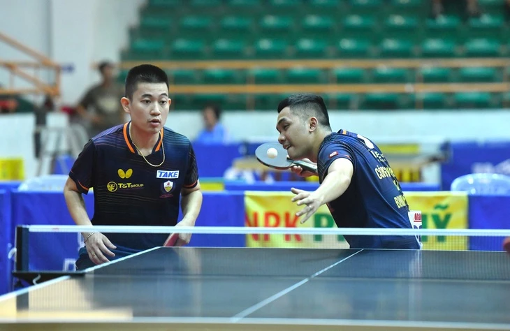 Nhà vô địch bóng bàn quốc gia Đinh Anh Hoàng và các đồng đội được thưởng hơn 1,2 tỉ đồng