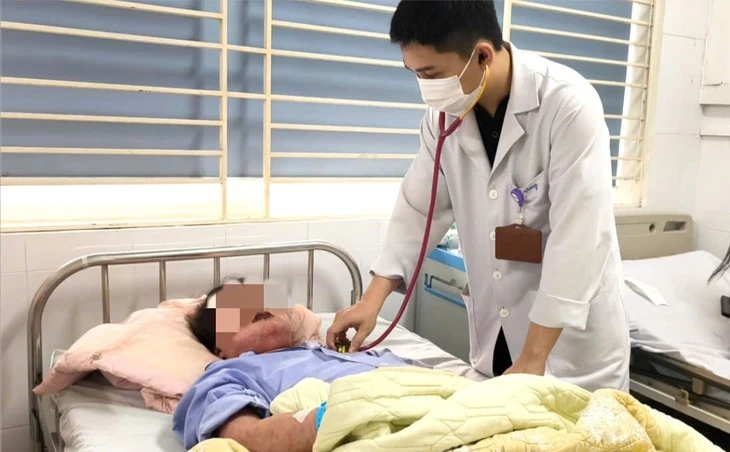 Cô gái lở miệng, sưng phù toàn thân sau khi uống thuốc đau răng, thuốc cảm