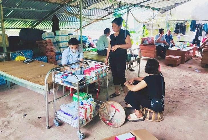 Trạm y tế xã vùng lũ bị cuốn trôi, Nghệ An lập trạm y tế dã chiến khẩn cấp hỗ trợ bà con