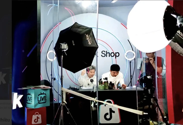 TikTok Shop bứt tốc, áp sát ‘ngôi vương’ Shopee