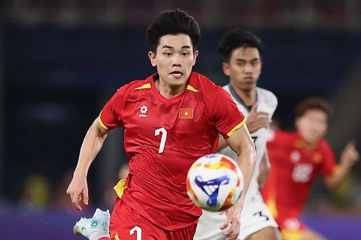 Nguyễn Đình Bắc giành danh hiệu Cầu thủ xuất sắc nhất U23 Đông Nam Á 2025