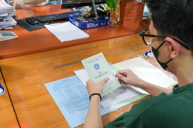 Tin tức sáng 16-7: ACV sẽ phát hành hơn 1,4 tỉ cổ phiếu; Đình chỉ tư cách hành nghề 3 kiểm toán viên