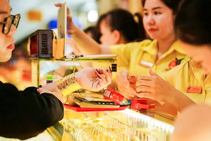 Phó thủ tướng chỉ đạo ổn định thị trường vàng, tăng cường thanh kiểm tra ngăn đầu cơ