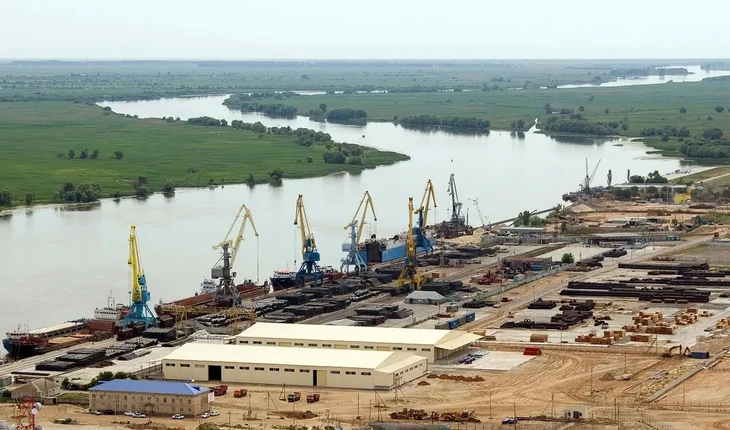 Trước thượng đỉnh Alaska: Ukraine tấn công cảng Nga, đánh trúng tàu chở vũ khí từ Iran