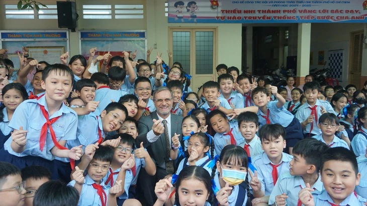 Muốn cho con học lớp tiếng Pháp từ lớp 1, học trường nào ở TP.HCM?