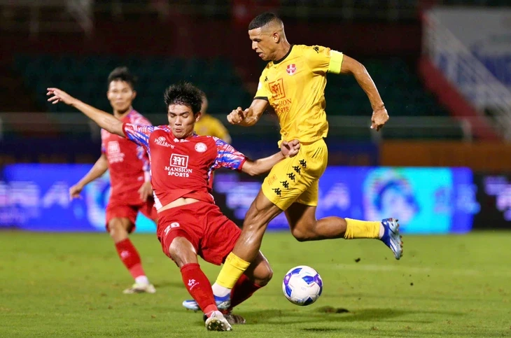 Zan Nguyễn mắc lỗi, CLB TP.HCM thấp thỏm trụ hạng
