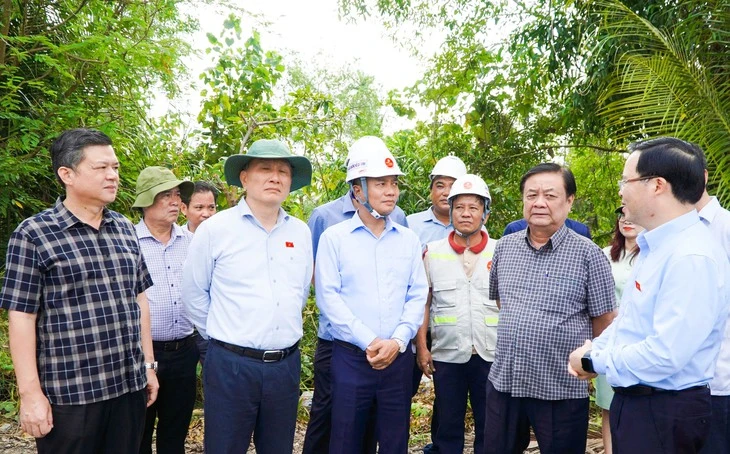 Đền bù, giải phóng mặt bằng làm dự án đường Hồ Chí Minh cần thỏa đáng, chia sẻ với dân