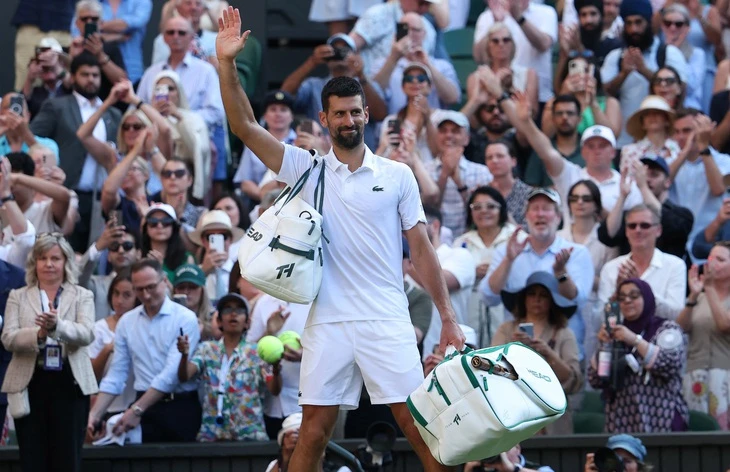 Tay vợt Novak Djokovic đặt chân vào thế giới bóng đá