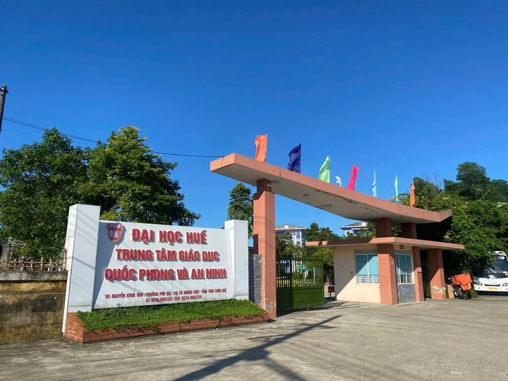Nhiều sinh viên nhập viện sau bữa ăn sáng ở trung tâm giáo dục quốc phòng