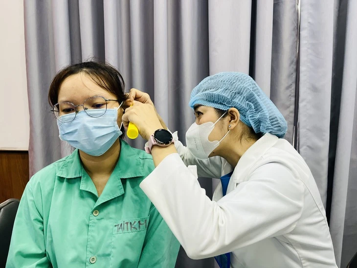 Nguy cơ thủng màng nhĩ ở trẻ từ những thói quen tưởng vô hại