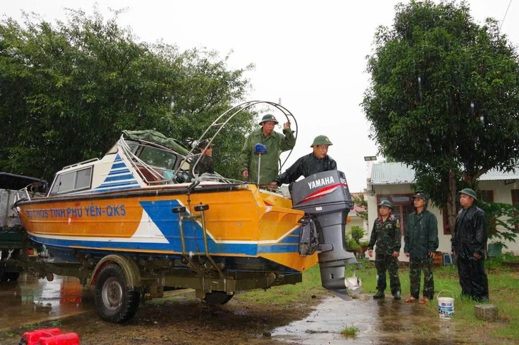 Bộ Quốc phòng duy trì hơn 260.000 người, 6 máy bay, hàng trăm xe đặc chủng ứng phó bão số 13