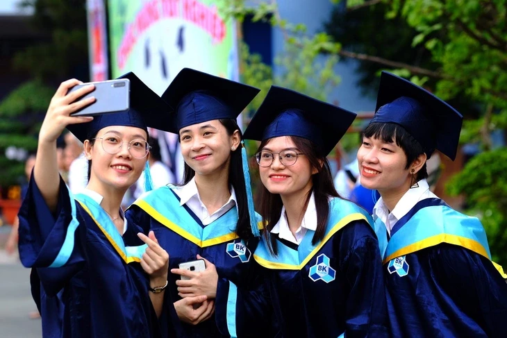 Phải giữ niềm tin vào tấm bằng đại học