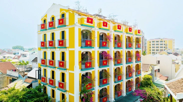 Phố cổ Hội An thưa vắng bất thường