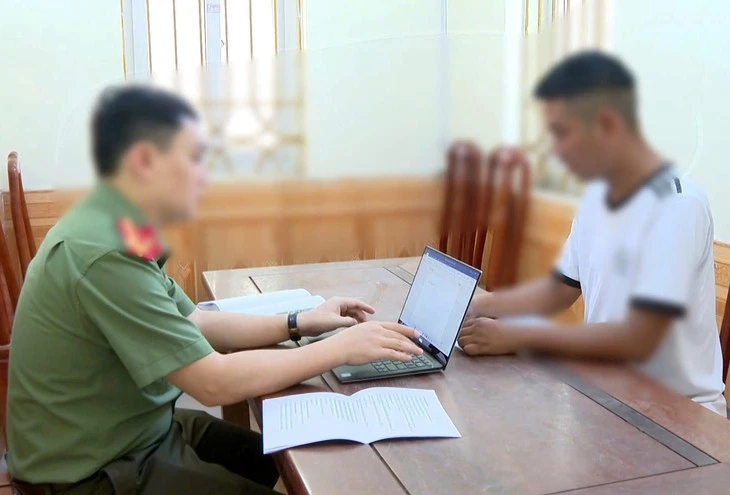Công an làm việc với chủ tài khoản đăng tin sai sự thật vụ xây nhầm nhà trên đất người khác