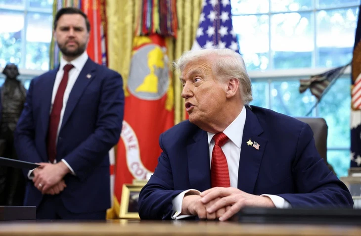 Ông Trump áp thuế 30% với đồ nội thất, 100% với dược phẩm có thương hiệu