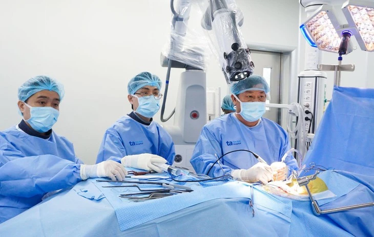 Thoát vị đĩa đệm nhờ Robot AI mổ hiệu quả ra sao?